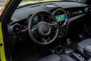 État sonore, prix honnête, Mini Cooper S Cabriolet Turbo 4 cylindres 2024, finition Signature, jaune éclatant - Product Image 5