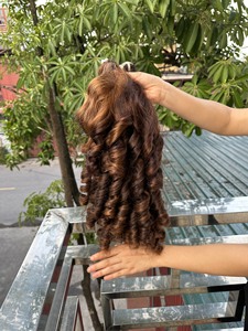 CHAUD! Vrais paquets de tissage de cheveux humains bouncy Curl de cheveux alignés de cuticules du Vietnam avec fermeture | Extensions de boucles rebondissantes pures 100% - Product Image 4