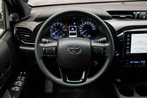 Nuevo, Cero Kilometraje, Precio Accesible, 2025 Attitude Black TY - Hilux HI Adventure 4.0L V6 4WD Camioneta Lista para Enviar - Product Image 2