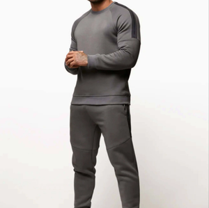 Survêtement Homme Léger Respirant Élégant et Confortable Parfait pour la Gym Running Casual Wear et les activités de fitness - Product Image 1