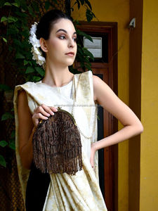 Pochettes potli en velours brodées pochettes potli Rajasthani traditionnel sacs à main potli perlés chics pour vêtements de mariage et de fête - Product Image 6