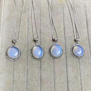 Colgante de Ópalo con Grabado de Amor, Figura Tallada, Decoración para el Hogar, Bodas, Vacaciones, Arte de Gujarat - Product Image 3