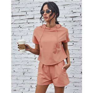 ชุดวอร์มฤดูร้อนสำหรับผู้หญิง ปี 2026 ชุดลำลองแบบสวมใส่สบาย เสื้อฮู้ดและกางเกงขาสั้น สีพื้น แฟชั่นชุดกีฬา - Product Image 5