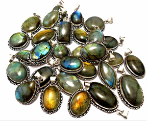 Colgante de labradorita natural, piedra de plata, hecho a mano, bisel, regalo de piedras preciosas - Product Image 2