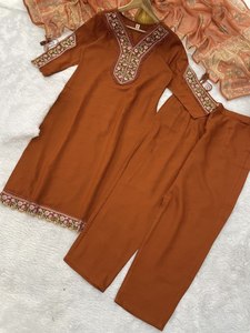Lancement de nouveaux ensembles Salwar Kameez festifs avec Dupatta et pantalon en tissu Faux Georgette, doublure intérieure confortable et réversible, idéal pour les fêtes. - Product Image 5
