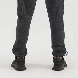 Chándal personalizado de dos piezas de algodón y poliéster transpirable para correr, chándal informal con patrón de retazos que incluye todos los tamaños, bolsillo de invierno - Product Image 2