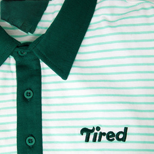 Polo élégant en soie mélangée à la coupe ajustée avec une brillance subtile et une sensation luxueuse pour un style décontracté haut de gamme fabriqué au Pakistan - Product Image 2