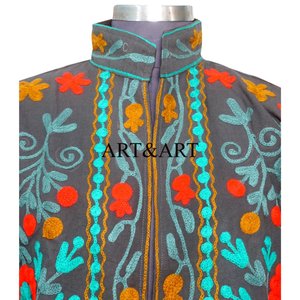 Chaqueta de Algodón Ecológica Acolchada y Bordada a Mano con Diseño Floral Multicolor Suzani para Mujer, Transpirable, Hecha a Mano por Artesanos - Product Image 3