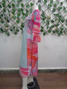 Tela de viscosa ligera para mujer, Kurta con cuello en V y motivos étnicos, ajuste moderno a los mejores precios, proveedor indio - Product Image 3