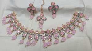 Élégant ensemble de bijoux de mode AD pour femmes collier et boucles d'oreilles étincelants pour les mariages et les fêtes d'Inde - Product Image 3