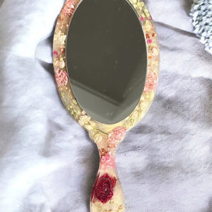 Espejo de Mano de Resina con Acabado Liso y Brillante, Perfecto para Uso Diario, Maquillaje o Fines Decorativos, Agrega un Toque Elegante - Product Image 1