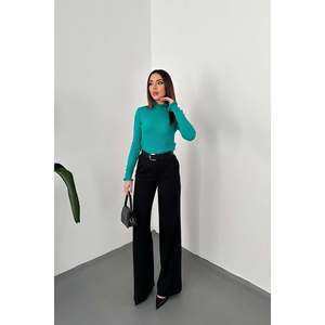 Suéter de punto verde con cuello alto - Verde - Product Image 1