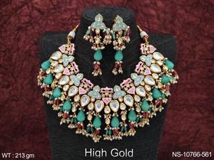 Ensemble de colliers ras du cou Kundan en plaqué or pour les fêtes - Product Image 2