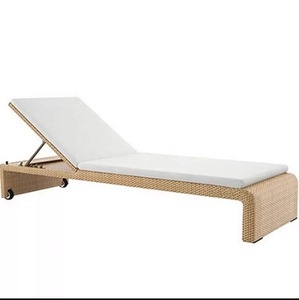 Chaise longue pliante en rotin PE de qualité supérieure avec coussin en polyester, résistante aux intempéries, pour extérieur, bord de piscine, usage intensif, villa, cour - Product Image 2