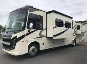 SUV Familiar Económico 2021 XL 36C, Emisión Euro IV, Capacidad para 4-6 Personas, Color Blanco, Motor 4.5L, Caja de Cambios Automática, Panorámico - Product Image 4