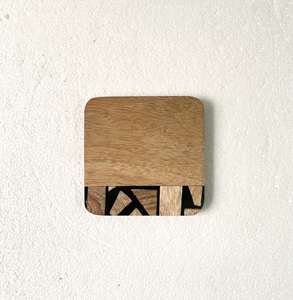 Posavasos de diseño clásico de alta calidad, posavasos de resina y madera de acacia, grabado personalizado, estilo europeo, para bebidas, mesa usada - Product Image 1