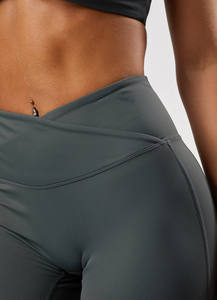 Pantalones cortos de mujer de cintura alta con envoltura de humo verde personalizados transpirables que absorben el sudor Fitness Gym Workout Short - Product Image 4