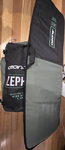 Kit de kitesurf Ozone neuf (planche Infinity, kite Zephyr 17m et Enduro 12m - comme neuf) - Product Image 2