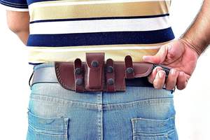 Couteau de chasse artisanal en acier Damas de 10 pouces - Poignée en micarta noire pour une prise en main parfaite - Product Image 5