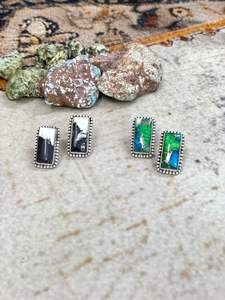 Boucles d'oreilles en argent Sterling fait à la main blanc Buffalo paon Dahlia Post bijoux pour femmes élégantes Style de créateur floral Unique - Product Image 4