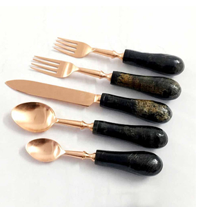 Lot de 4 couverts Hot Sponsor Vente à chaud en acier inoxydable et poignée en résine ensemble de couverts en acier inoxydable - Product Image 4