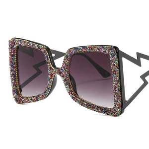 Les lunettes de soleil de soirée créent une identité de style puissante, la construction en métal et en verre assure une durabilité de qualité supérieure. - Product Image 6