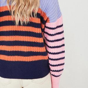 Suéter de Invierno para Mujer con Cuello Redondo y Logotipo Frontal, 100% Lana, Estilo Urbano - Product Image 6