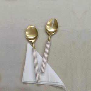 Ensemble cuillère et fourchette de service classique en acier inoxydable avec poignée en résine rouge pour ensembles de serveurs de salade en argent de table d'ustensiles de cuisine - Product Image 4