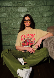 Camiseta de hombro caído de gran tamaño 240 GSM para mujer, diseño de impresión gráfica personalizado de calidad Premium, 100% algodón, varios colores, MOQ bajo - Product Image 5
