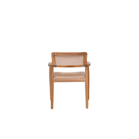 Chaise de patio en bois de teck avec dossier et assise en rotin d'Indonésie