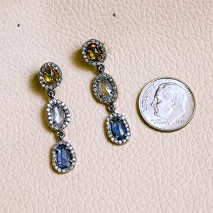 Boucles d'oreilles pendantes de créateur en argent 925 avec diamants naturels pavés et saphirs multiples, fermoirs à bouton, bijoux faits à la main, vente en gros - Product Image 5