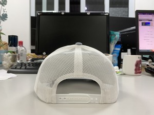 Casquettes de camionneur personnalisées OEM ODM avec logo, casquette de baseball en maille à 6 panneaux, visière incurvée, ajustable, vierge, fabricant vietnamien - Product Image 4