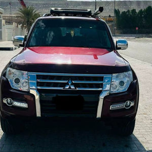 Pajero d'occasion 2020-2023, 4.5L V6, conduite à gauche/droite, berline avec transmission intégrale, intérieur cuir foncé Aspire, transmission automatique - Product Image 1