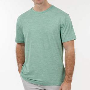T-shirt de performance confortable pour hommes-doux, élégant et idéal pour les vêtements décontractés, les sports et les séances d'entraînement - Product Image 5