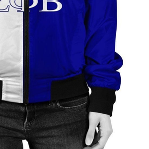 Chaqueta de Satén Zeta Phi Beta para Mujer, Prenda Griega Premium de 1920, Azul y Blanco, Bordado con el Escudo de la Hermandad, Diseño Universitario - Product Image 5