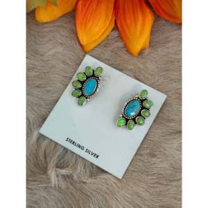 Boucles d'oreilles clous fleur faites main du Sud-Ouest, multi-pierres, en argent sterling serti clos - Product Image 4
