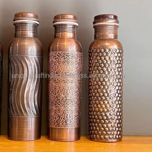 Bouteille de designer en cuivre pur faite à la main pour la cuisine à la maison par UCI - Product Image 6