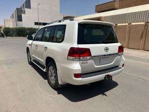 Pick-up Diesel d'occasion 2020, pneus R17, transmission intégrale, sièges en cuir foncés, régulateur de vitesse adaptatif, conduite à droite, automatique, vue arrière 360°, Euro IV 4.1-6L - Product Image 4