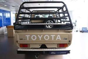 Pick-up 4x4 simple cabine robuste d'occasion 2024, moteur V8 4,5 L essence/gaz turbo, transmission automatique, utilisation tout-terrain robuste - Product Image 3