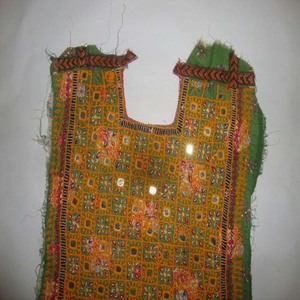 Chemisier Bohème Fait Main en Coton pour Femme, Manches Courtes, Broderie Géométrique, Travail Miroir, Vert Jaune, Col Carré, Respirant - Product Image 2