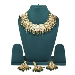 Ensemble de collier en perles vertes à double couche Meenakari Kundan pour les mariages - Product Image 2
