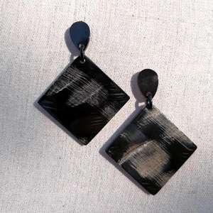 Boucles d'oreilles personnalisées en corne de buffle Meilleur design Bijoux modernes pour femmes et filles Résultats exclusifs en corne à vendre - Product Image 2