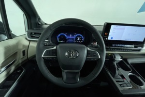 Toyota Sienna Platinum AWD 2025 Usada en Buenas Condiciones, Certificada y Limpia, para 7 Pasajeros - Product Image 4