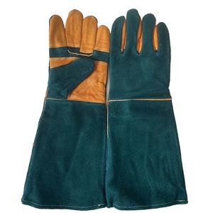 Venta al por mayor Guantes de soldador alargados de piel de vaca Guantes de trabajo de cuero de doble capa gruesa anti-caliente - Product Image 1