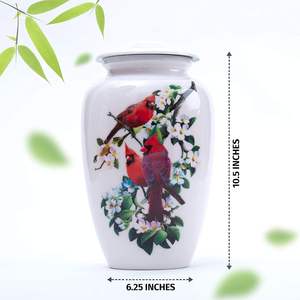 Urne funéraire Cardinal rouge | Urne commémorative adulte de cendres humaines, enterrement, urnes funéraires funéraires | 200 pouces cubes adulte - Product Image 2