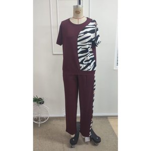 Ensemble deux pièces pour femme, chemisier à manches courtes et col rond à imprimé zèbre et pantalon, 34969 - Bourgogne - Product Image 4
