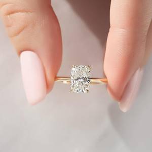 Bague de fiançailles solitaire Moissanite coupe coussin allongée classique de 2 carats avec 4 griffes idéales pour cadeau d'anniversaire - Product Image 1