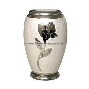 Urne de crémation en laiton gravée à la main en rose argentée pour les cendres de restes humains Urne commémorative pour les cendres funéraires Fabricant et exportateur - Product Image 4