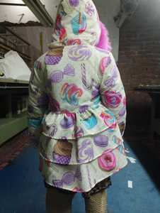 Chaqueta acolchada de invierno para niñas personalizada con capucha de piel desmontable Chaqueta acolchada para niños Forro de nailon con relleno de algodón de piel genuina - Product Image 3