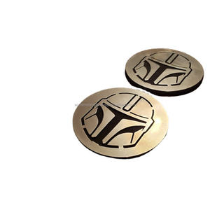 Juego de 2 posavasos redondos de acero inoxidable de alta calidad, venta al por mayor, forma y tamaño personalizados, ideales para uso en mesas de cocina de madera - Product Image 1